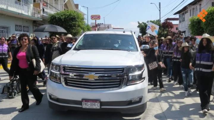 Homenajean a Carlos Manzo en el Centro de Uruapan tras su asesinato