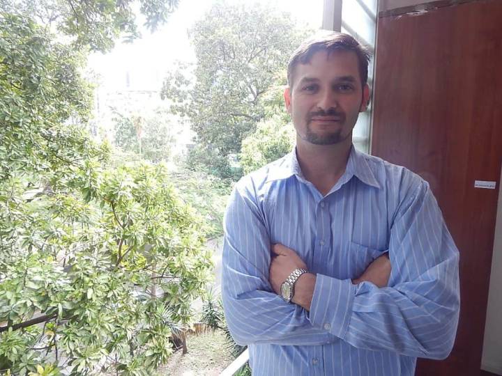 César Batiz recibe el Premio Knight 2025