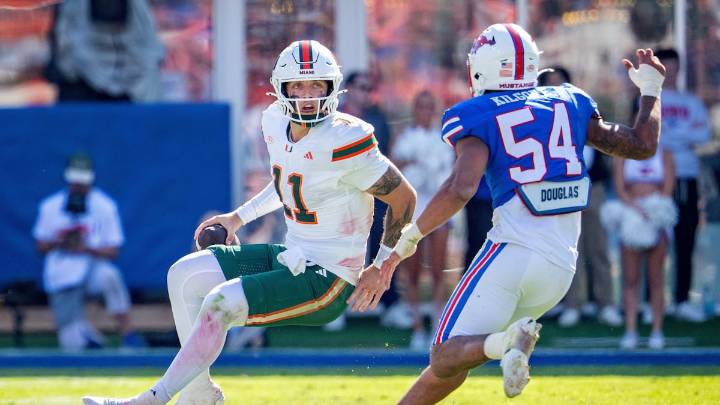 Miami plunges 16 spots in 3 weeks in AP Top 25