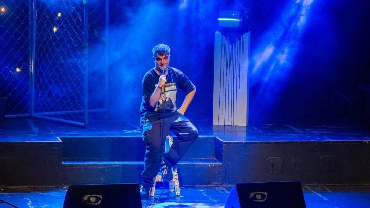 Lucas Lauriente cierra el año con un show de stand up alucinante