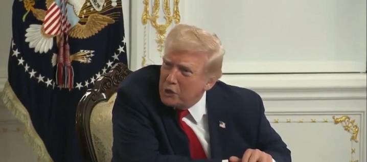 Trump llama "estúpida" a reportera por preguntarle por qué culpa a Biden del tiroteo en DC