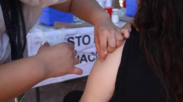 Vacunan por influenza y neumococo en Mercado de Hermosillo