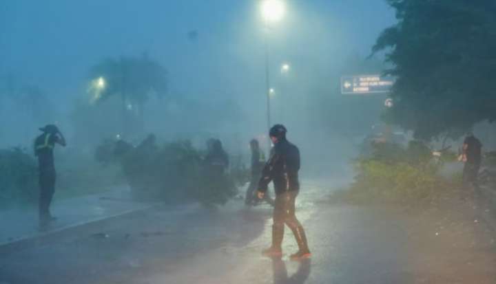 Alerta por lluvias intensas en varios departamentos de Colombia ante el avance del huracán Rafael