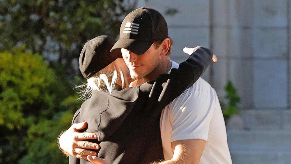 Chris Pratt and Ex-Wife Anna Faris Share Sweet Hug on Thanksgiving