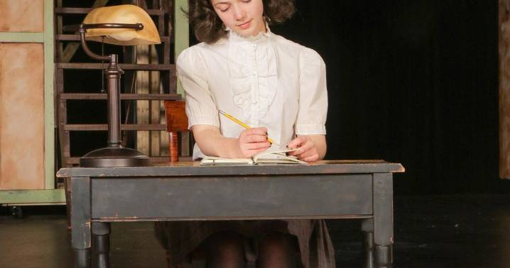 Danville High School students bring history to life in 'The Diary of Anne Frank"