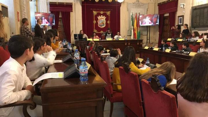 Málaga celebra el pleno infantil municipal, que debatirá sobre los derechos de la infancia y el acoso escolar