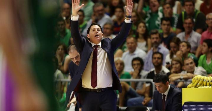 Xavi Pascual, nuevo entrenador del Barcelona, que busca pívot