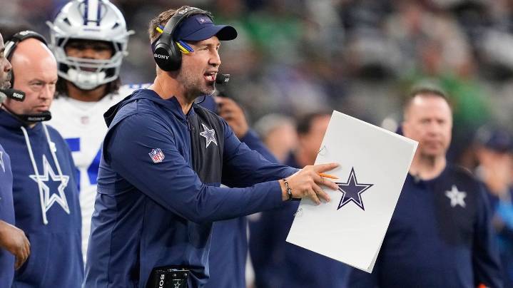 Cowboys don't challenge after refs miss tipped ball on roughing the punter call