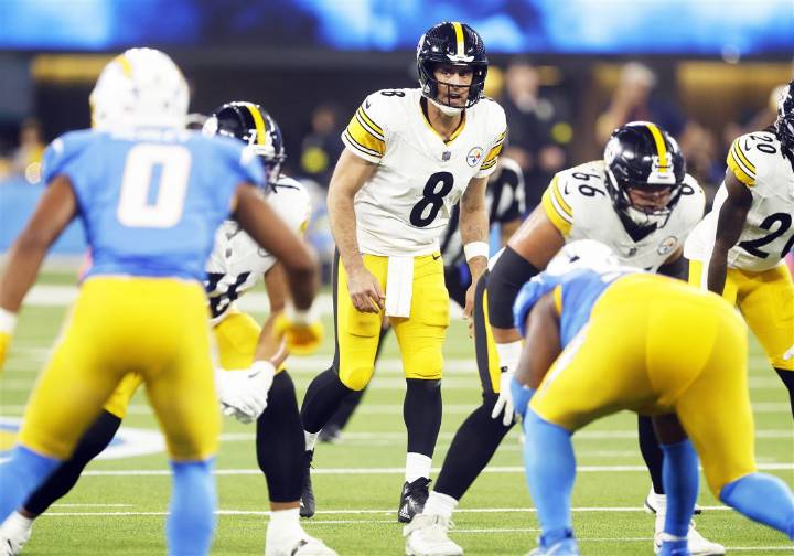 Steelers coach Mike Tomlin noncommittal on status of Aaron Rodgers in Chicago