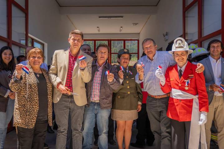 Vichuquén recibe moderno Cuartel de Bomberos y nuevo camión recolector gracias al Gobierno del Maule