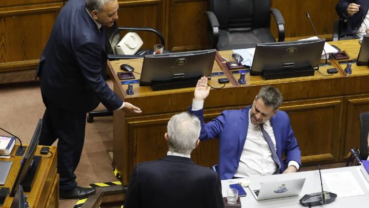 Espinoza se querelló contra Manouchehri por llamarlo "corrupto"