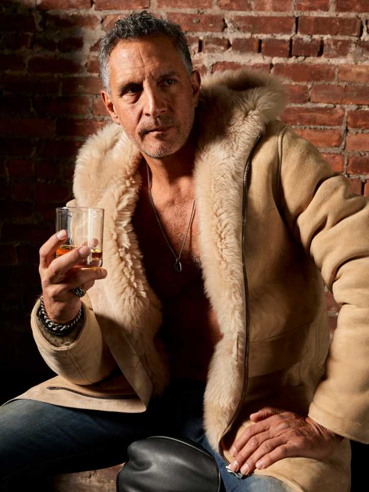 Mauricio Umansky Jokes Shirtless ARI Photo Shoot Is 'Nothing New'