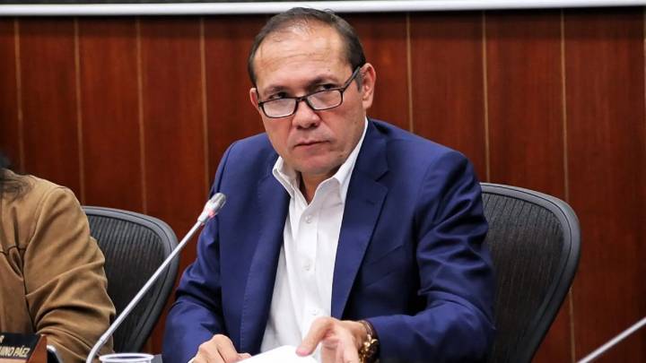 Procuraduría indaga al ministro Antonio Sanguino por presunta participación en política