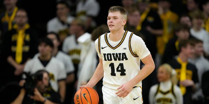 Stirtz scores 24 and plays every minute in Iowa’s 77-58 win over Western Illinois