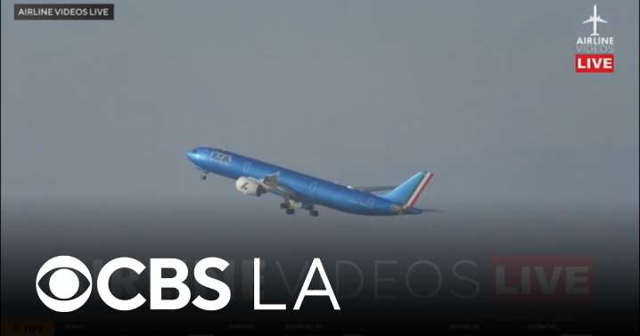 2 passenger planes nearly collide shortly after taking off from LAX
