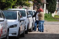 Persisten bases de taxis colectivos en zona del Tren Interurbano