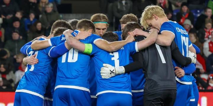 “Hay algunos electricistas, carpinteros y el director de una empresa”: la selección semi amateur que sorprende en Europa y sueña con clasificar al Mundial 2026