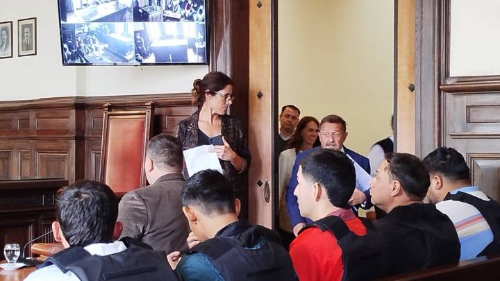 Cinco hombres fueron imputados por la avioneta cargada con cocaína