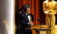 Tom Cruise recibe su primer Óscar en los Governors Awards