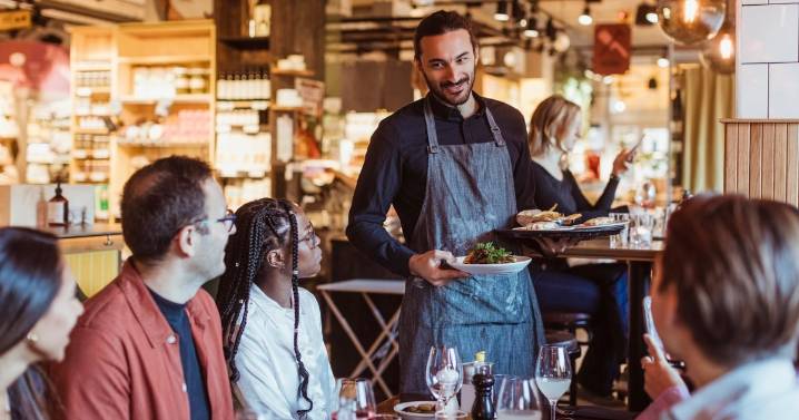 For chain restaurants, a tough economy is creating new winners and losers