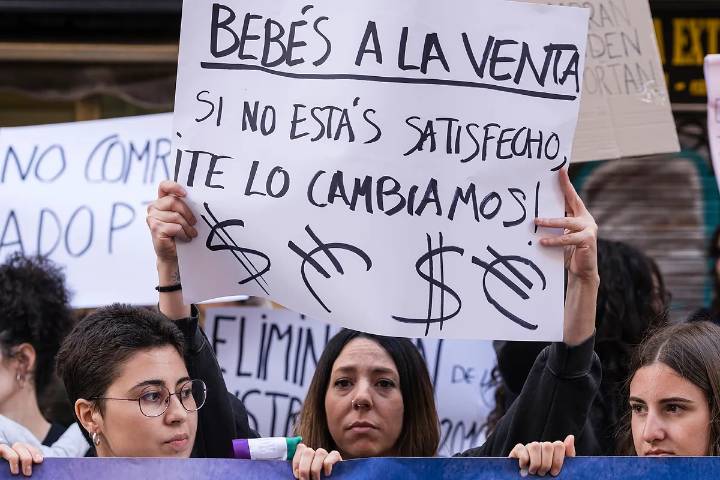 La Fiscalía consigue "por primera vez" cerrar varias páginas webs que publicitaban la gestación subrogada en España