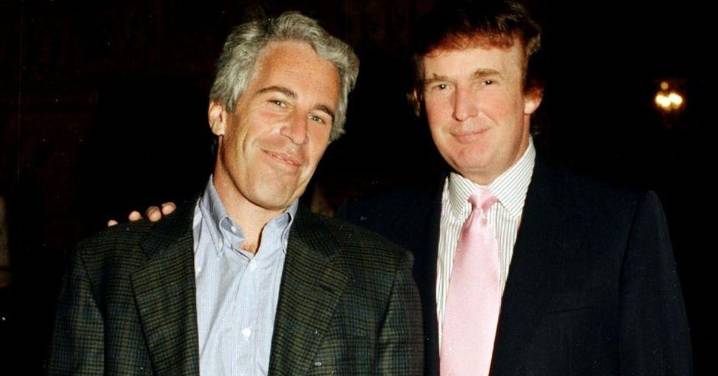 Trump “pasó horas” con una de las víctimas de Epstein