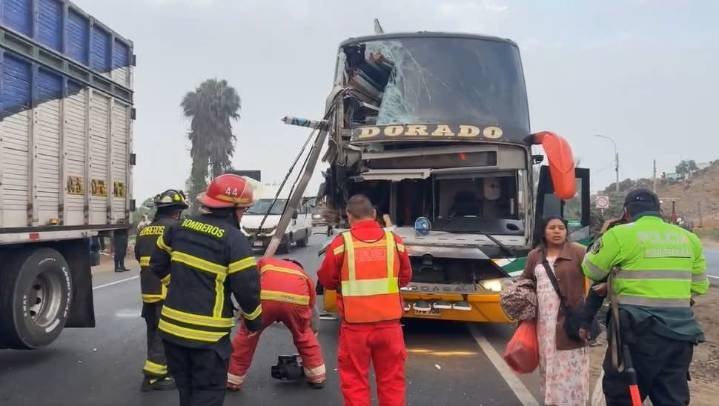 Accidente en Panamericana Norte: Choque entre bus de El Dorado y camión deja dos muertos