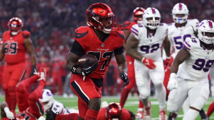 Texans’ Woody Marks goes down with injury scare amid big TNF vs. Bills