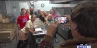 Volunteers prepare Thanksgiving meals for community in Oakland