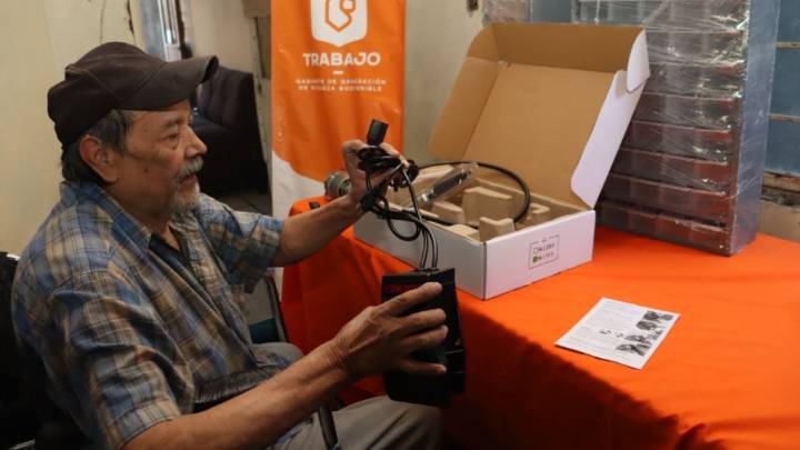 Desde lámparas hasta rotomotores: Estado entrega nueva herramienta a artesano regio