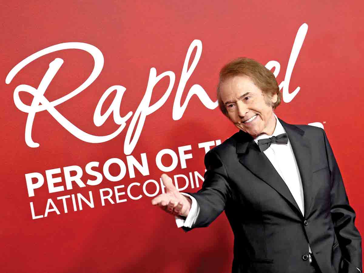 Raphael, el Divo de Linares celebra su gran noche; Él es aquél