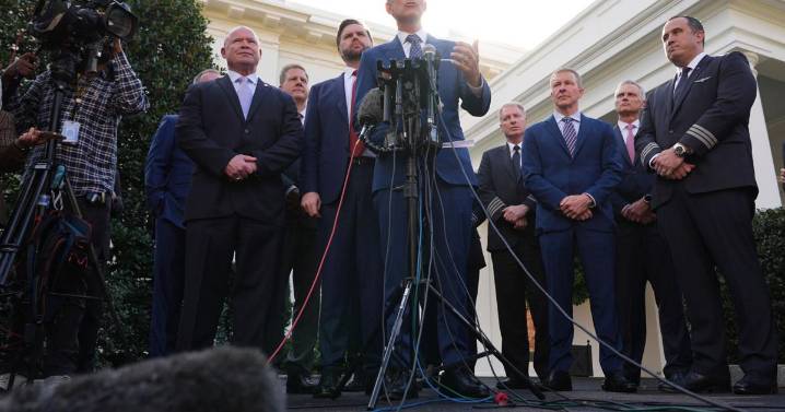 Court blocks new rules limiting which immigrants can get commercial drivers' licenses