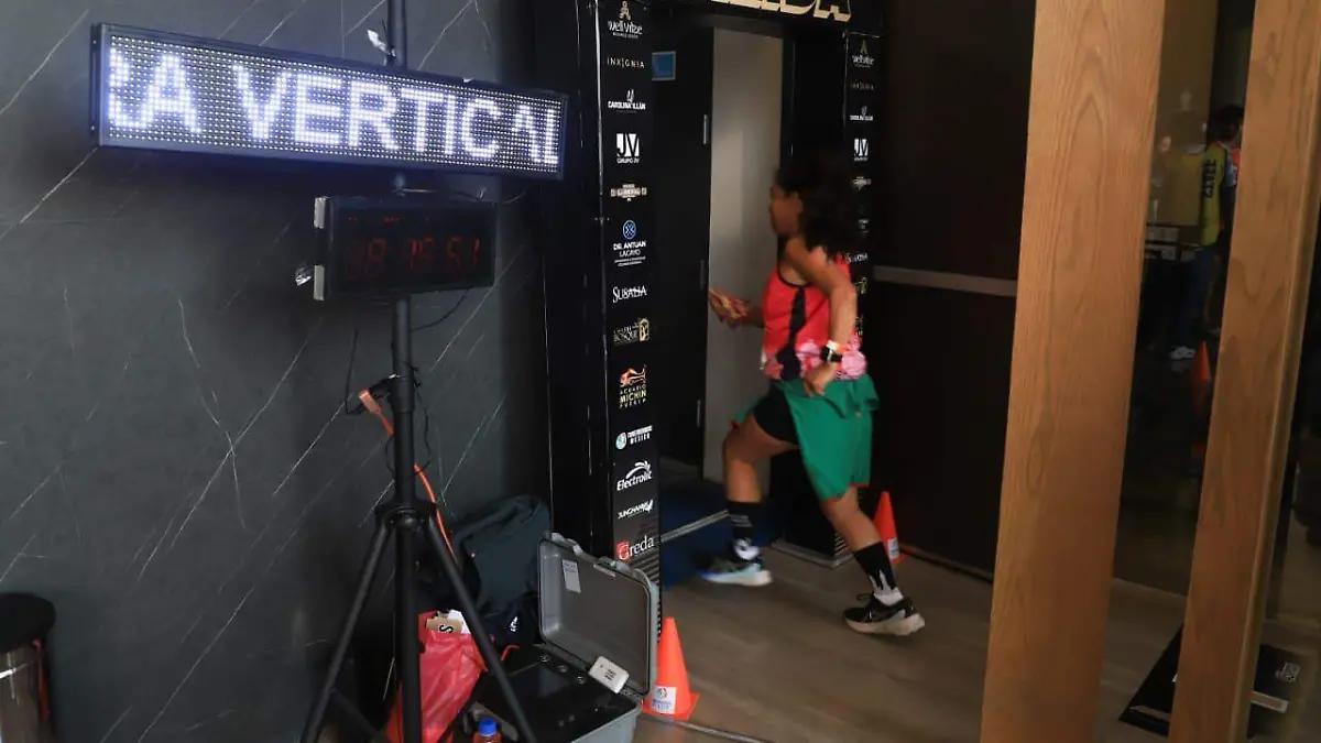 Tower Running Puebla 2025: 990 escalones, calambres y puro corazón en la Torre Inxignia