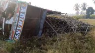 Protesting farmers overturn sugarcane-laden lorry near Mudhol