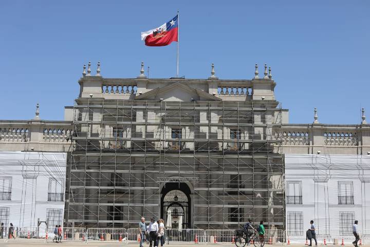 Municipalidad de Santiago paraliza de obras en La Moneda por falta de permisos: esto respondió el Gobierno