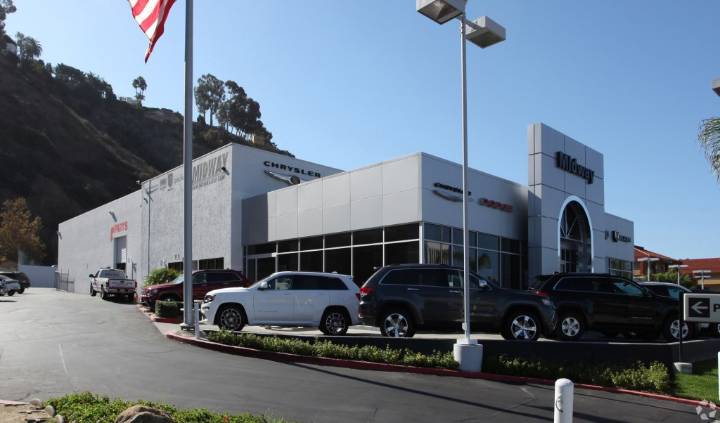 Carvana targets new car buyers with purchase of San Diego dealership