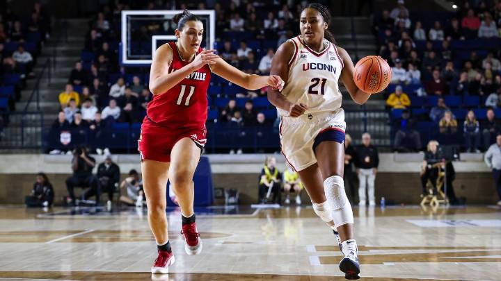 Sarah Strong, Azzi Fudd lead UConn past Louisville in opener