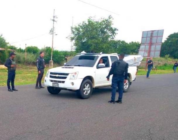 Douglas Rico atiende denuncia por robos en la vía Tucupita