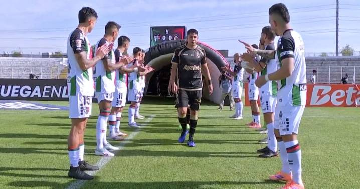 El pasillo de campeón: Palestino homenajea a Coquimbo Unido tras la obtención de su primera estrella
