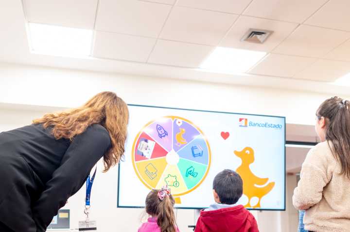BancoEstado promueve la educación financiera en comunidades y territorios de todo Chile