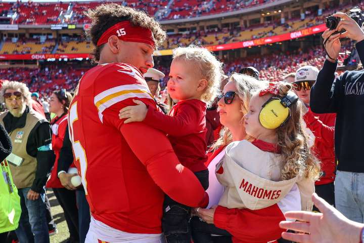 Brittany & Patrick Mahomes Share Birthday Message for Son Bronze as Wishes Pour In Kansas City Chiefs QB Patrick Mahomes and wife Brittany celebrate son Bronze's birthday as fans also congratulate him