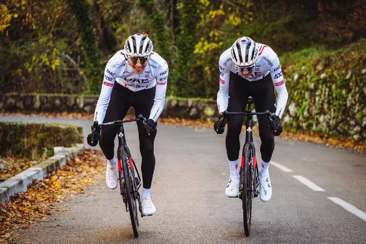“Pogacar me dijo ‘Tenemos un problema, realmente me duele la rodilla'”