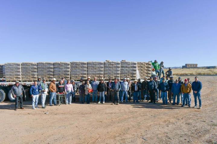 Apoya Estado a 75 familias del Frente Democrático Campesino de Guerrero con cemento para mejorar sus viviendas