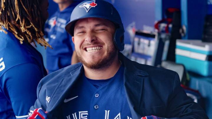 Alejandro Kirk recibe homenaje en Tijuana; así luce el mural que le dedicaron