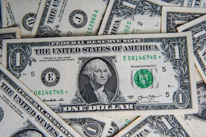 Así son los 7 billetes de $1 que podrían valer hasta $10,000 en subastas