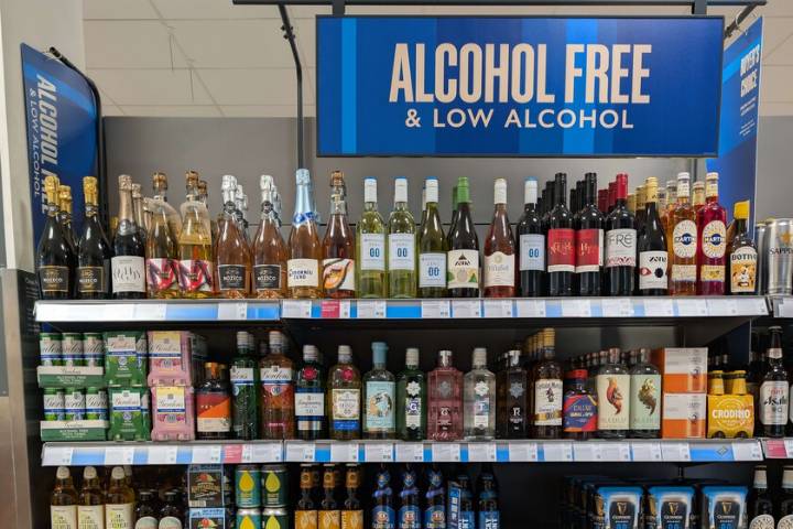 Si la pregunta es por qué son tan caras las bebidas sin alcohol si no tienen impuestos, la respuesta es sencilla