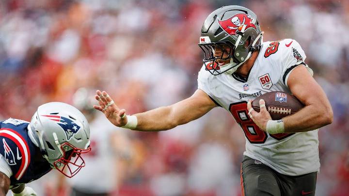 Cade Otton, the "Do it All" TE, Ignites Offense in Week 10