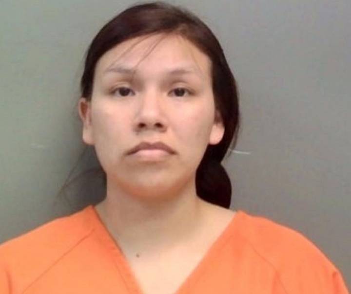 Hispana acusada de enviar fotos de desnudos y mensajes explícitos a un niño de 12 años en Texas