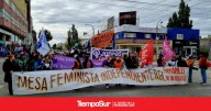 25N Integrantes de la Mesa Feminista de Río Gallegos marcharon contra la violencia hacia las mujeres