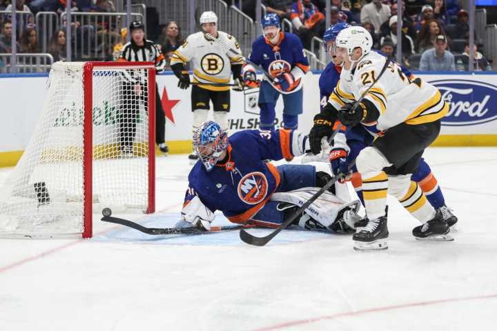 Jeremy Swayman stops 44 shots as Bruins sweep Islanders - The Rink Live | Coverage of youth, junior, high school and college hockey